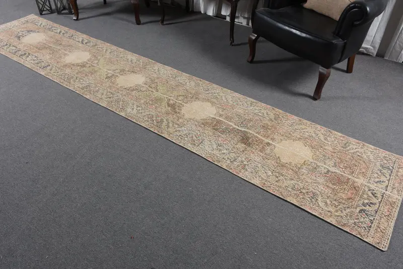 2.2x12.3 ft Runner Vintage Halı, Türk Halısı, Kahverengi Kırmızı Ombré Yün Halı - 1