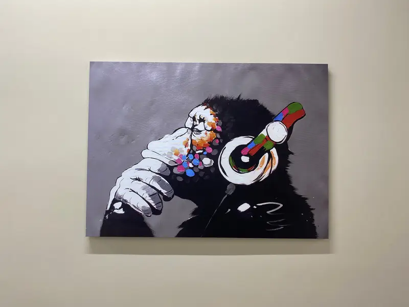 鮮やかなバンクシー モンキー キャンバス: ユニークなグラフィティ アート プリント