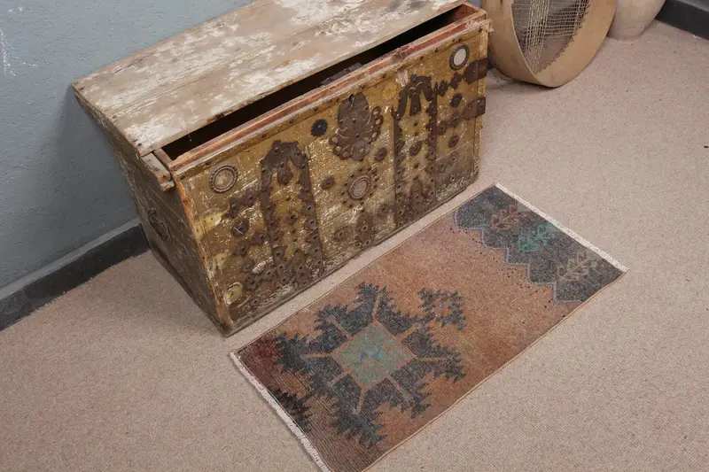 鮮やかなオレンジのラグ、1.4x2.7フィートのブルーボーダーデザイン