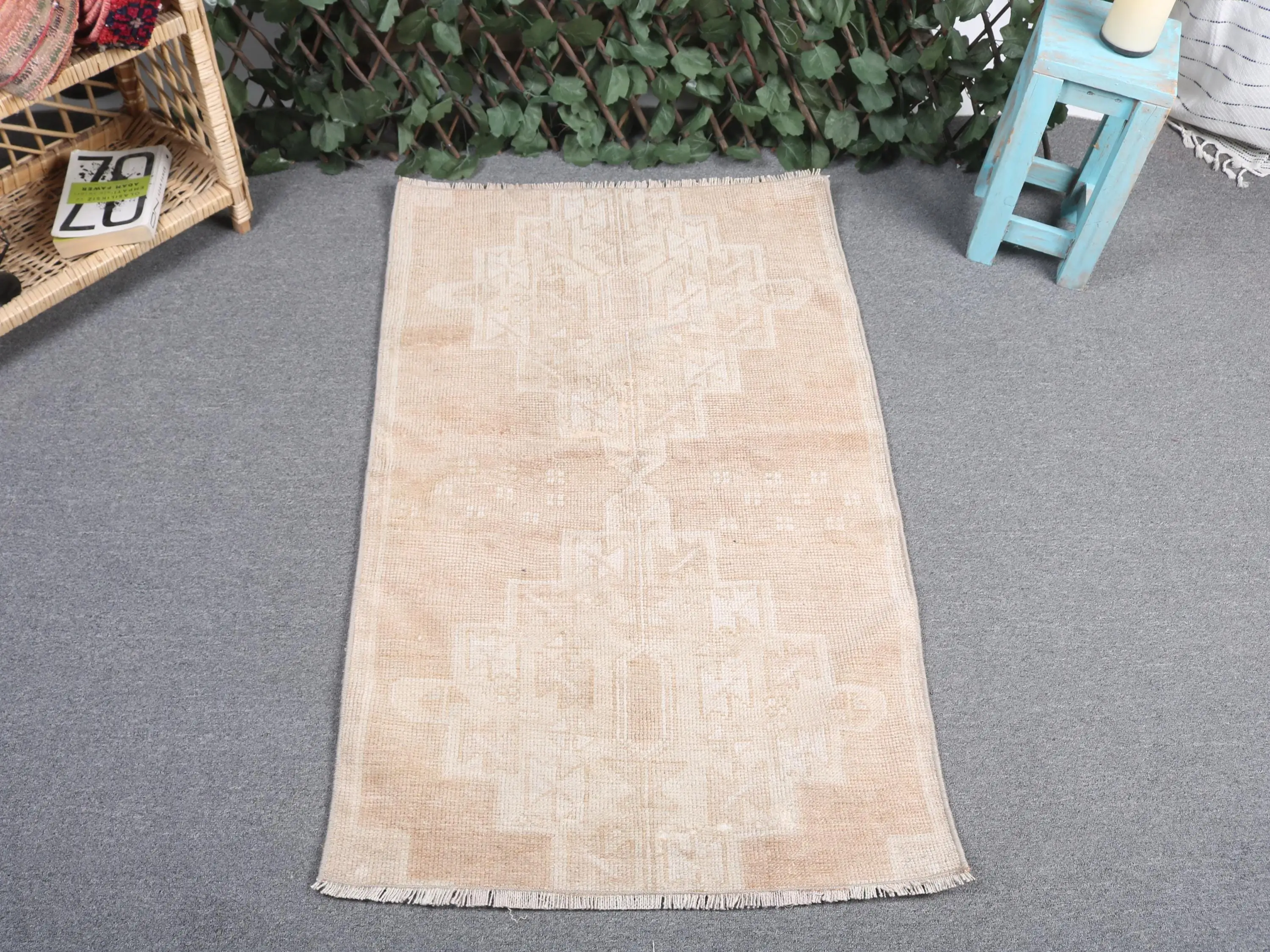 2.2x3.6 ft Vintage Small Rug, Beige White Turkish Polka dot Wool Rug - 1