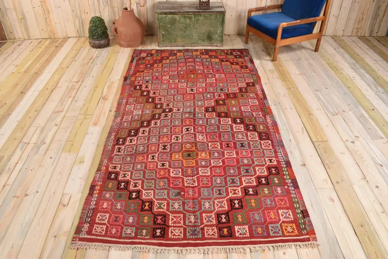Red & Green Rug, 5,1x9,7 ft Bordered Design