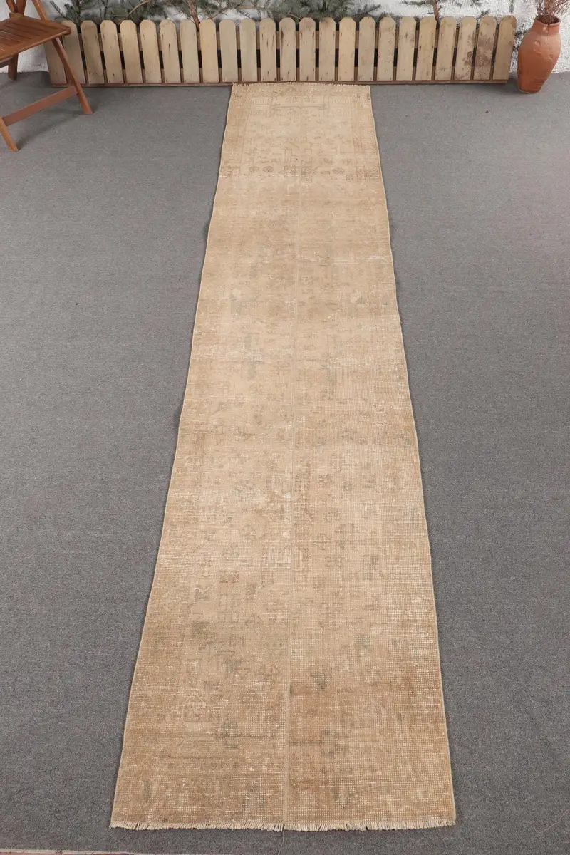 ハンドメイド ベージュ & ブラウン チェック ラグ、2.6x12.4 フィート