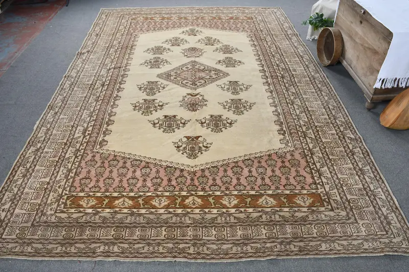 Elegant Beige & Pink Rug, 8,7x12,5 ft Striped Design