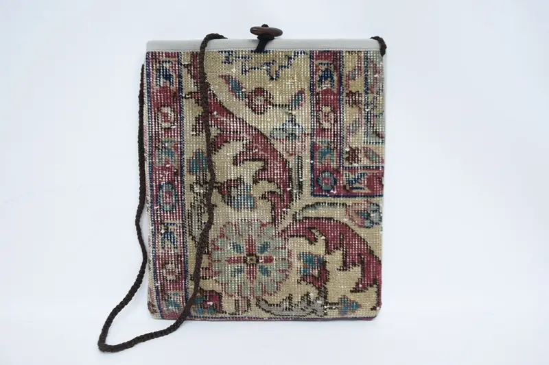 ヴィンテージモチーフのウールショルダーバッグ、キリムバッグ