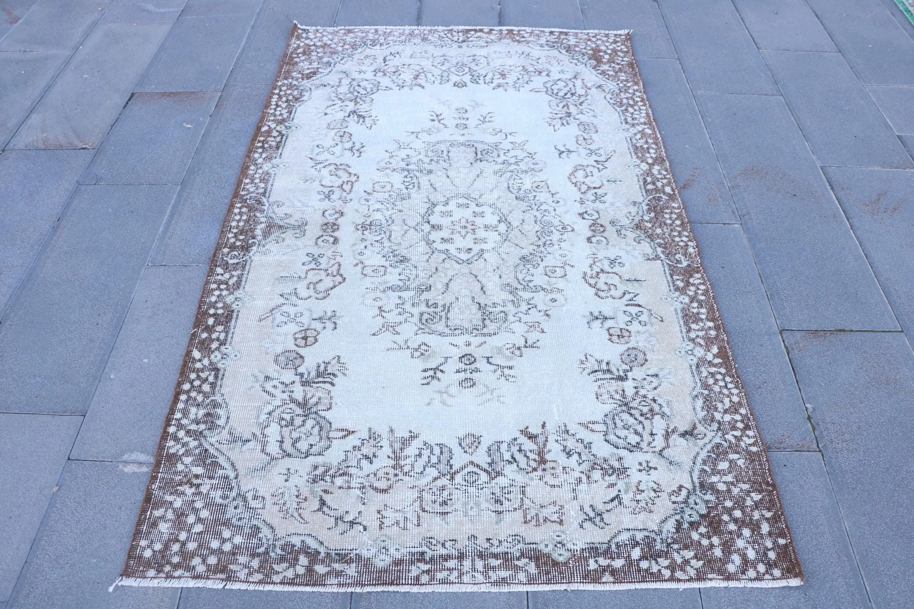 4x6.6 ft Area Vintage Rug, Turkish Rug, Brown White Ikat Wool Rug - 1