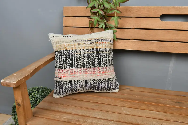 Almohada de tiro de rayas blancas y negras bordadas, almohada Kilim vintage