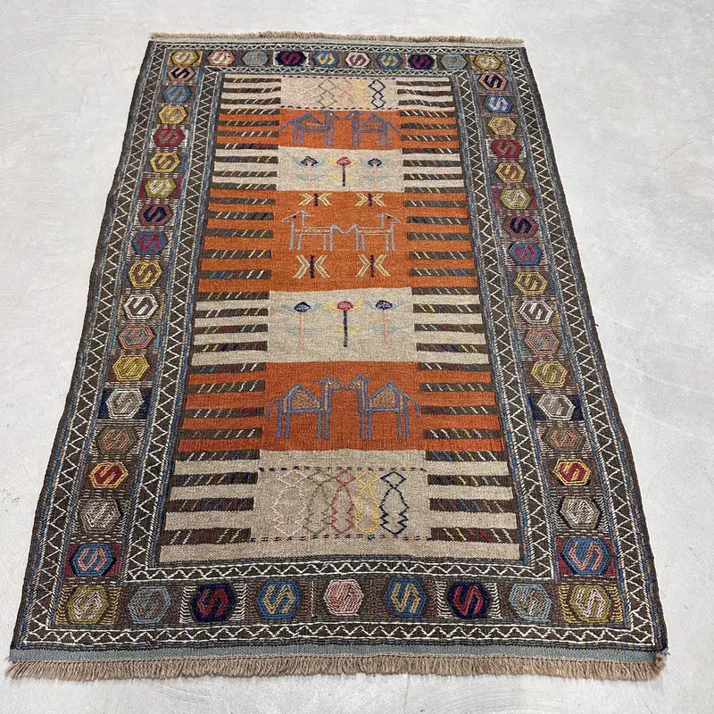 Brauner und orangefarbener Teppich, 3,6 x 5,5 Fuß großes Randdesign