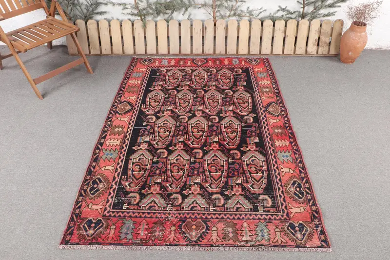 El Yapımı Siyah İkat Halı, Turuncu Desenli 4,6x6,3 ft