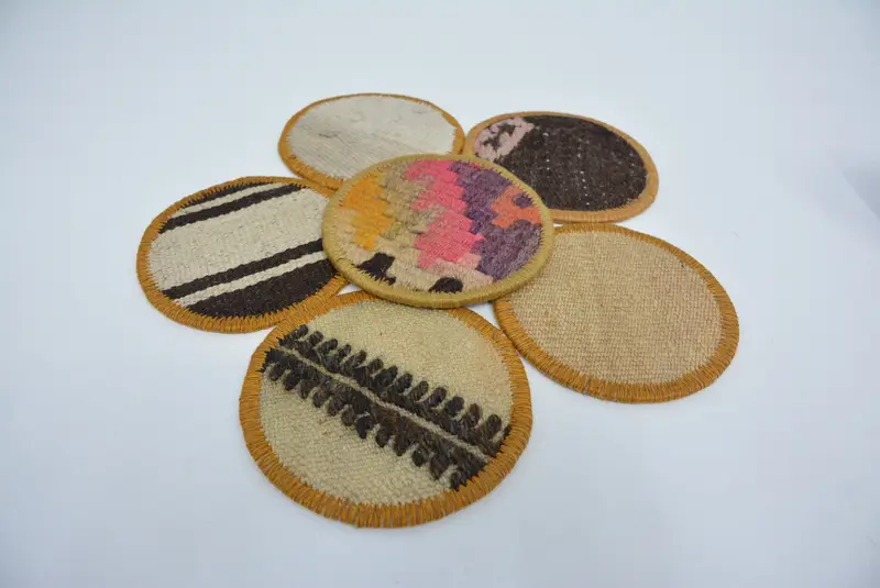 Böhmischer runder Untersetzer, ethnischer Untersetzer in Braun und Beige