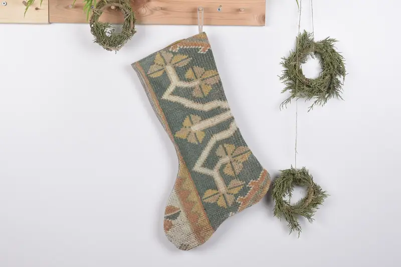 Şenlikli Noel Süsleri Deseni, 19 İnç Lüks Noel Çorabı