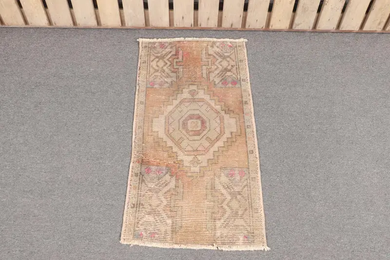 Handmade Bronze Ombré Rug, 1.6x3 ft Green Accent