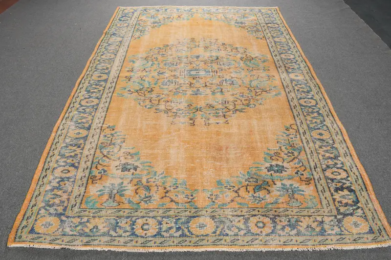 Türkischer Teppich, 5,7 x 9,1 Fuß großer Teppich, gelber Vintage-Teppich aus massiver Wolle - 1