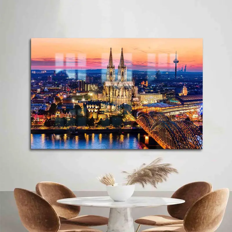 Vidrio impreso elegante: diseño del paisaje urbano de la catedral al atardecer