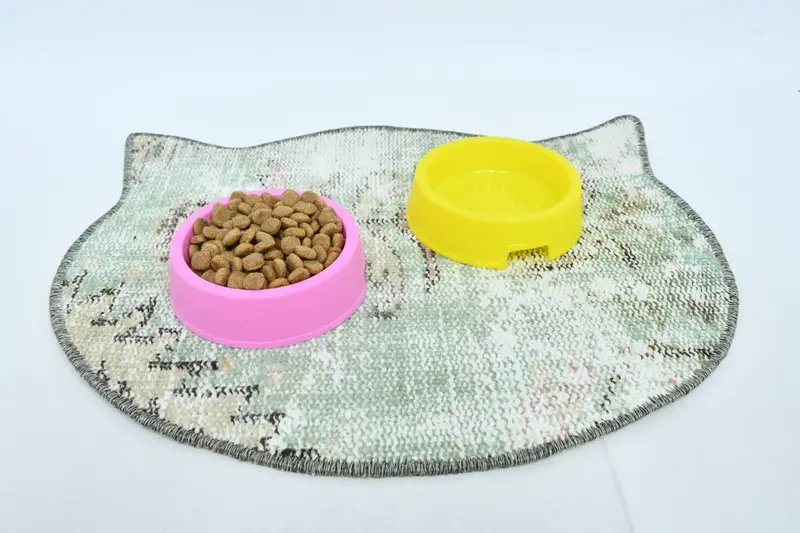 Orta Yeşil ve Bej Pamuklu Köpük Dolgulu Evcil Hayvan Matı, Şık Evcil Hayvan Yastığı