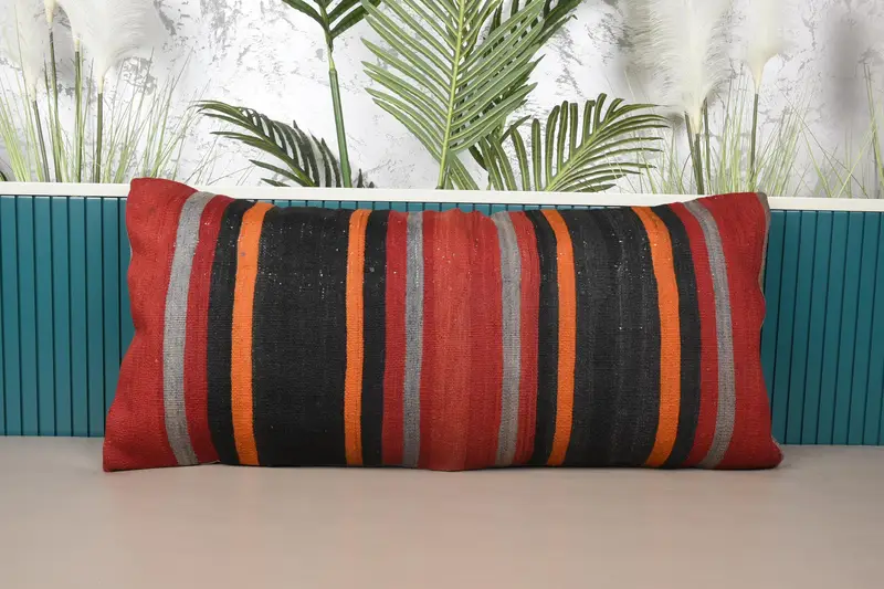 Gesticktes rot-braun gestreiftes Kissen, handgefertigtes Vintage-Kissen