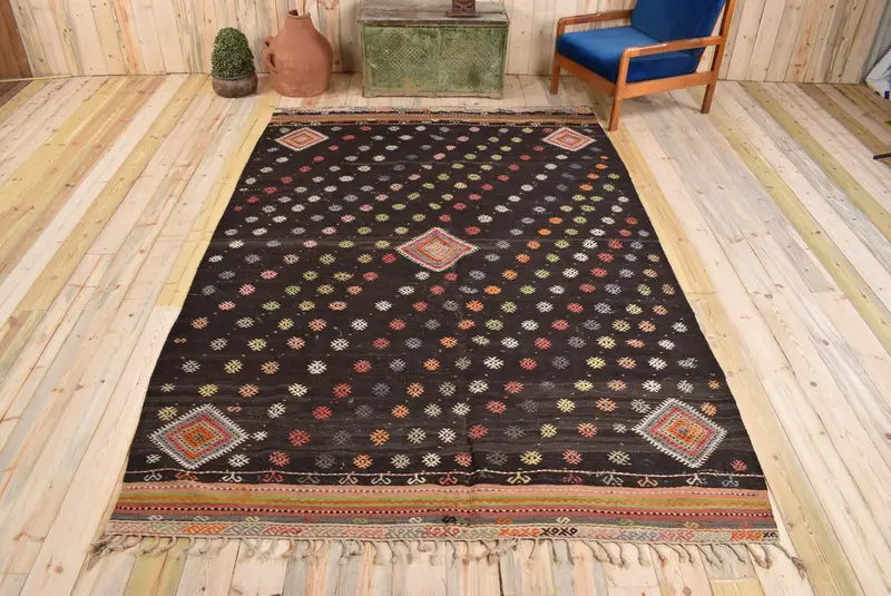 Elegant Black & Green Rug, 6,4x10 ft Nature-Inspired Design