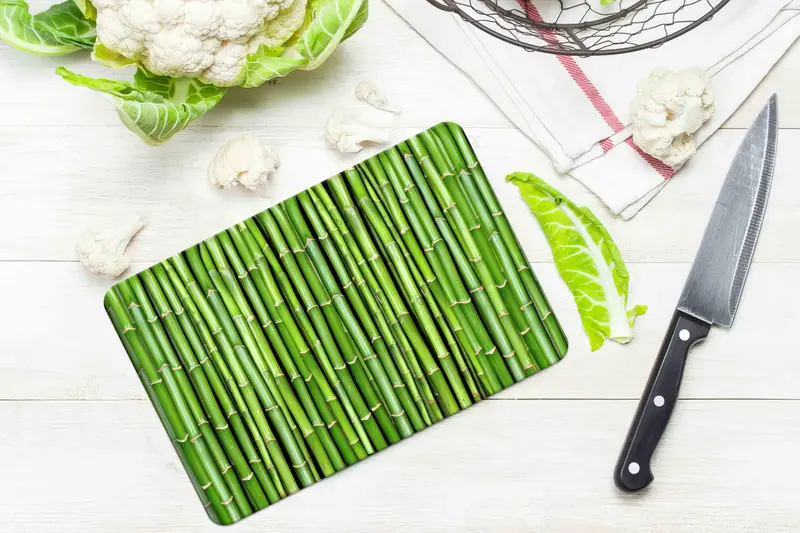 自然をイメージしたグリーンファームハウスパターンのガラスまな板