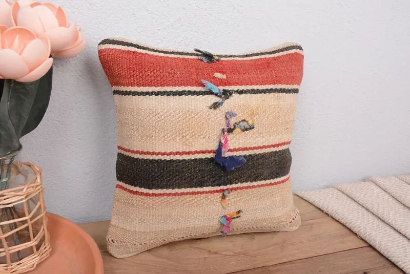 Besticktes Beige & Rot gestreiftes Kissen, 12x12 handgemachtes Wurfkissen