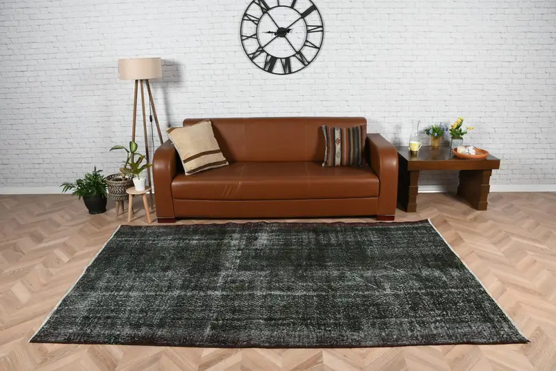 5x8.3 ft Büyük Vintage Türk Halısı, Siyah Katı Yün Halı - 1