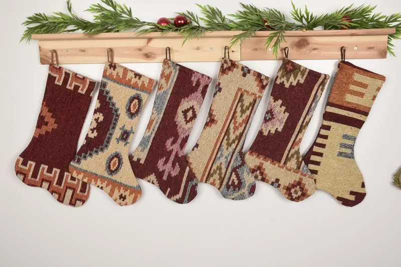 Şenlikli Noel Süsleri Deseni, 7 İnç Geniş Örgü Noel Çorabı