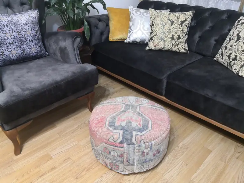 El Yapımı Kilimden Esinlenen Yün Puf, Çok Yönlü Osmanlı Puf