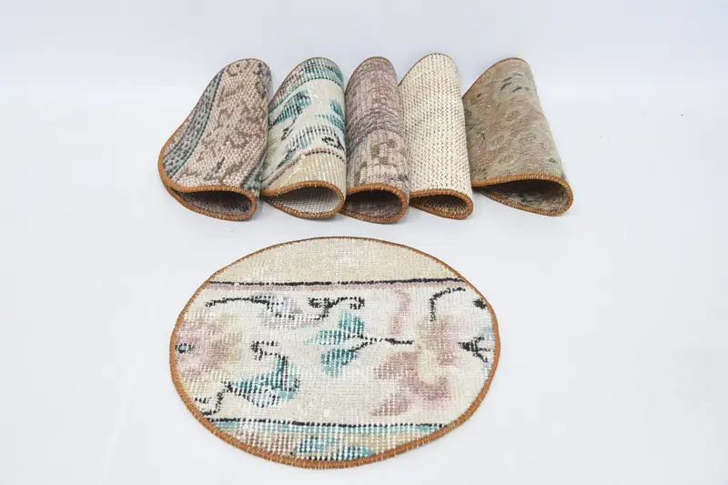 Elegantes Tischset in Beige und Bronze, vielseitiges Esszimmerzubehör