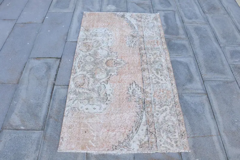 鮮やかなオレンジとグリーンのラグ、2.8x5フィートの水玉模様のデザイン