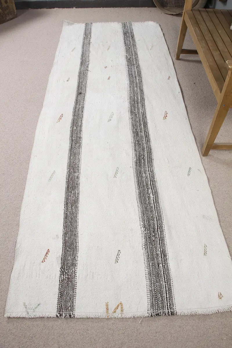 エレガントなベージュ&ブラウンラグ、3.5x9.5フィートの水玉模様デザイン