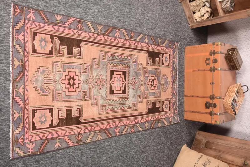 Vintage 3,6x6,8 ft Teppich, türkischer Teppich, rosa brauner geometrischer Wollteppich - 1