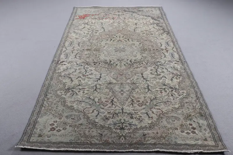 Elegant Green Oriental Rug, 5x8.5 ft with Black Accents