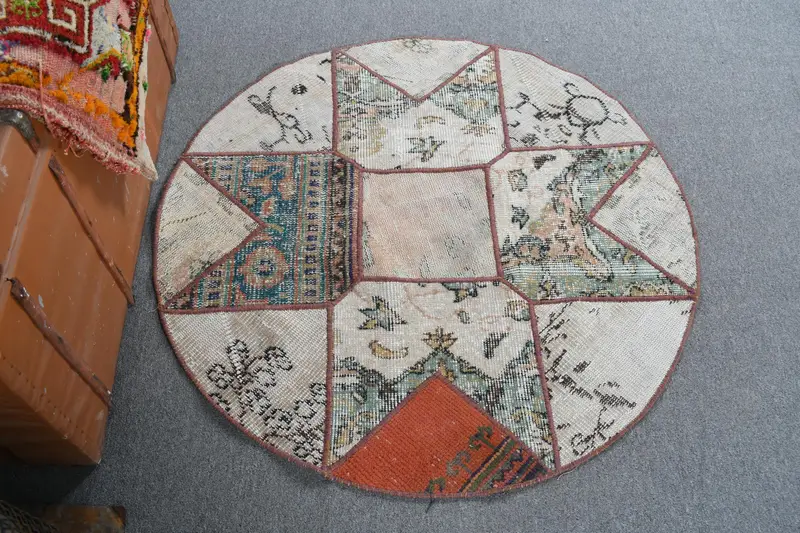 3,4 x 3,4 Fuß großer Südwestteppich mit Akzenten in Beige und Grün