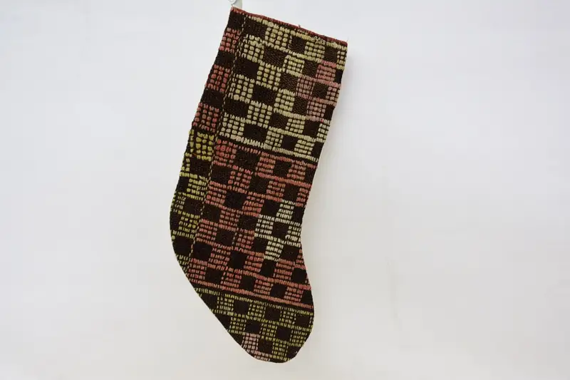 Kırmızı Süslü Kahverengi Noel Çorabı, Şenlikli Tatil Dekoru