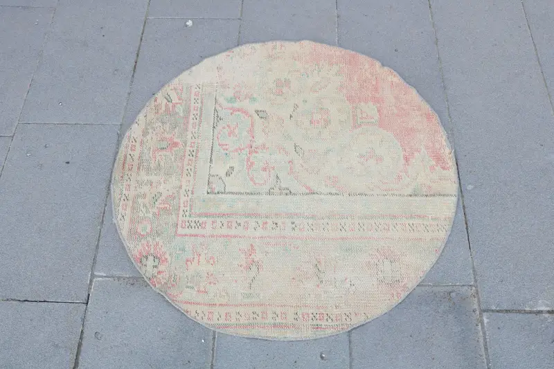 2,9x2,9 ft türkischer Vintage-Teppich, runder Teppich, weiß-rosa floraler Wollteppich - 1