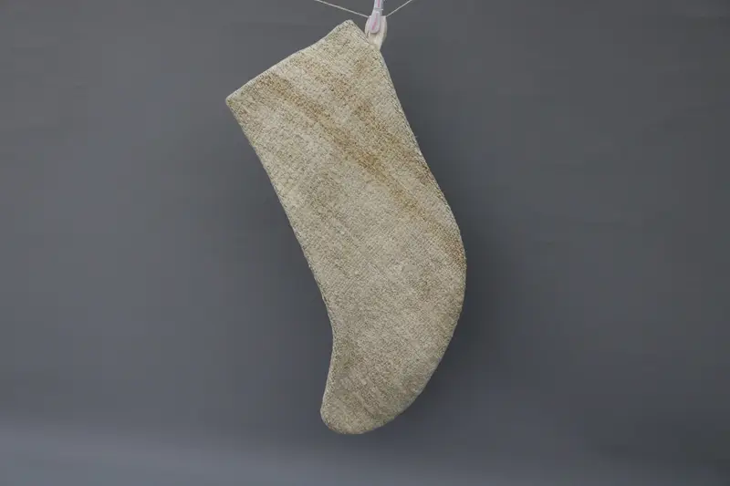 Medias navideñas beige con adornos, medias festivas