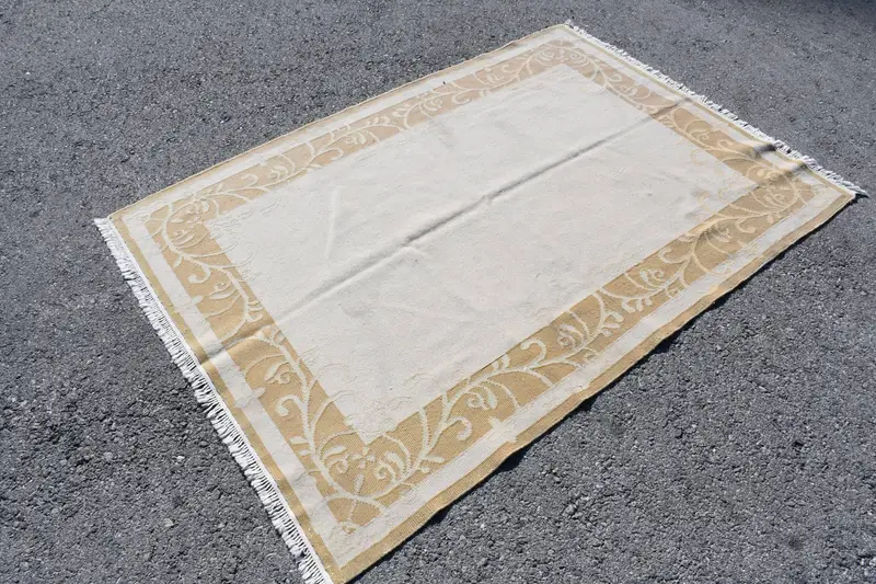 Vintage Alan Halısı 4.5x6.4 ft, Beyaz Türk Yün Halısı - 1