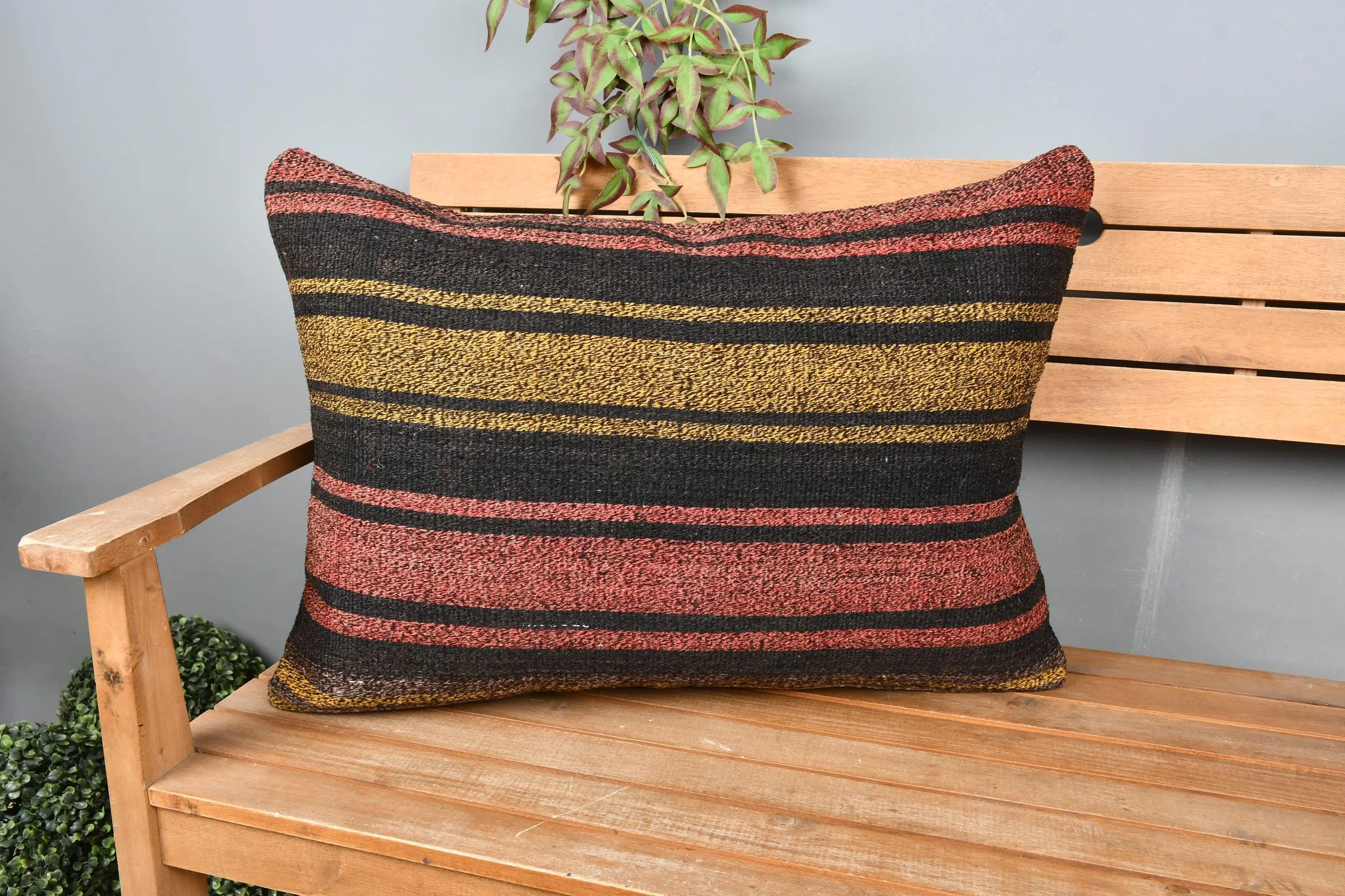Kırmızı ve sarı çizgili yastık, 20x28 inç boyutu dekoratif yastık - 1