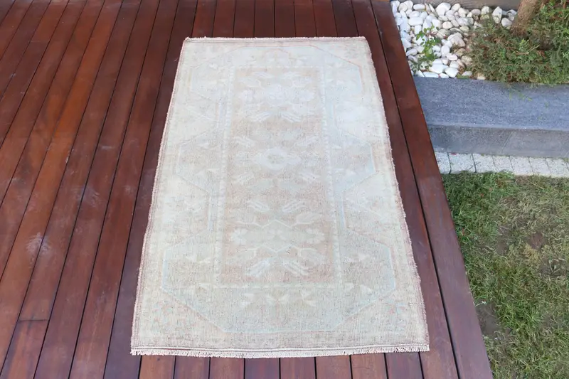 2.7x4.4 ft Vintage Oushak Rug, Turkish Rug, White Solid Wool Rug - 1