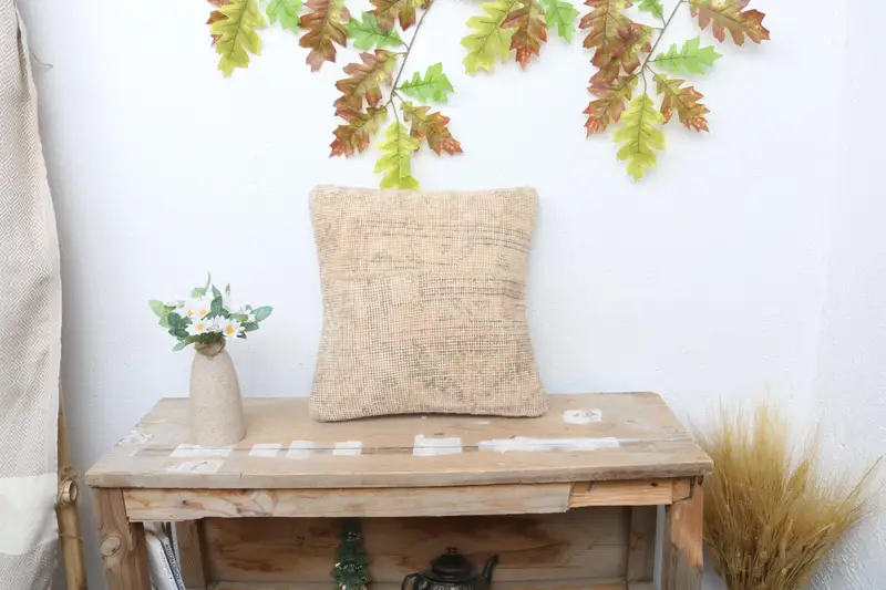 Beige & braunes Patchwork-Wurfkissen, Vintage besticktes Kissen