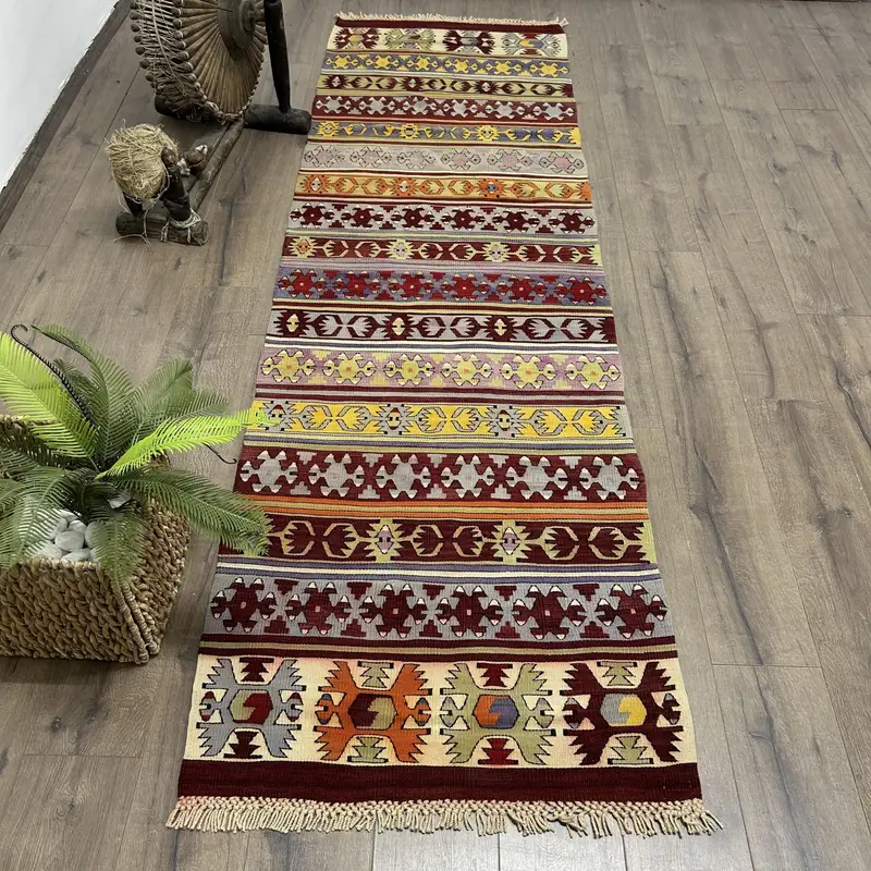 Alfombra vintage de 2,7x9,2 pies, alfombra turca Kilim, alfombra de lana de cuadros rojos - 1