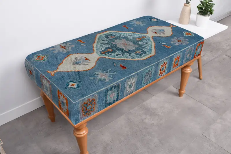 ブルーのキリム風プーフ、長方形ウールとフォームプーフ