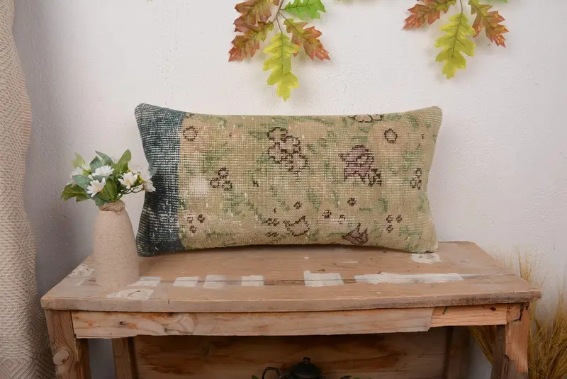 Handgefertigtes grünes und bronzefarbenes Blumen-Wurfkissen, vielseitiges 12x24-Dekorkissen