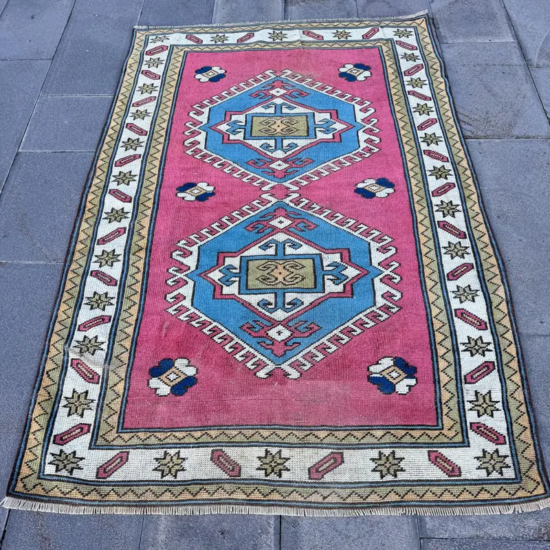 ピンクとブルーのパッチワークラグ、4.1x6フィートのシックな装飾