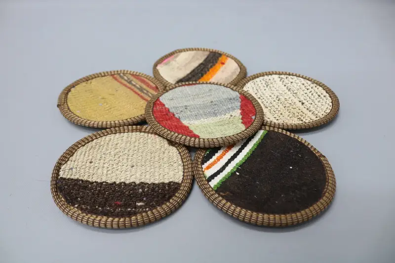 Braun und grün gestreifter Untersetzer, langlebiger, waschbarer Teppichuntersetzer