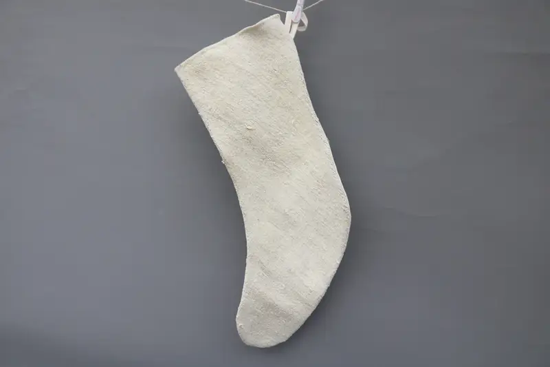 Patrón de adornos navideños festivos, calcetín navideño blanco de 9 pulgadas