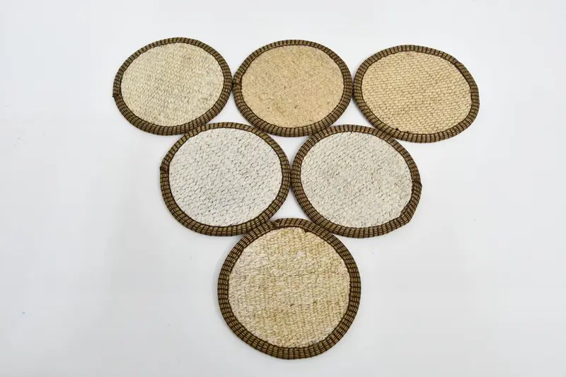 Elegantes posavasos Kilim blancos y beige, conjunto único de posavasos tribales