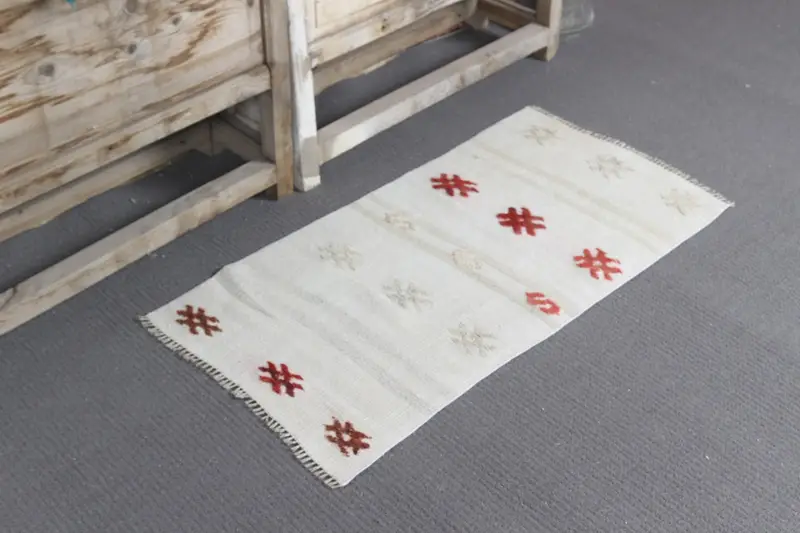1.7x3.2 ft Küçük Türk Halısı, Beyaz Güneybatı Vintage Halı - 1