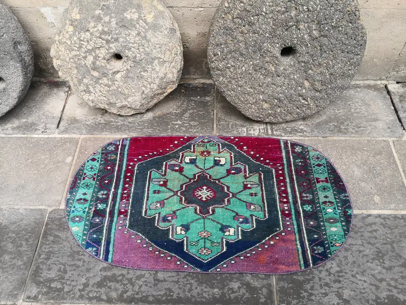 Alfombra Oriental Roja 50x100cm con Detalles en Verde