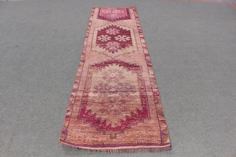 Türk Vintage Halısı, 2.9x10.2 ft Herki Halısı, Kırmızı Pembe Çiçekli Yün Halı - 1