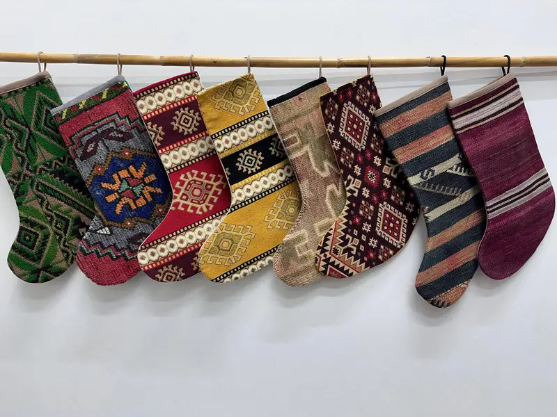 Patrón de adornos navideños festivos, calcetín navideño de 6 pulgadas de ancho