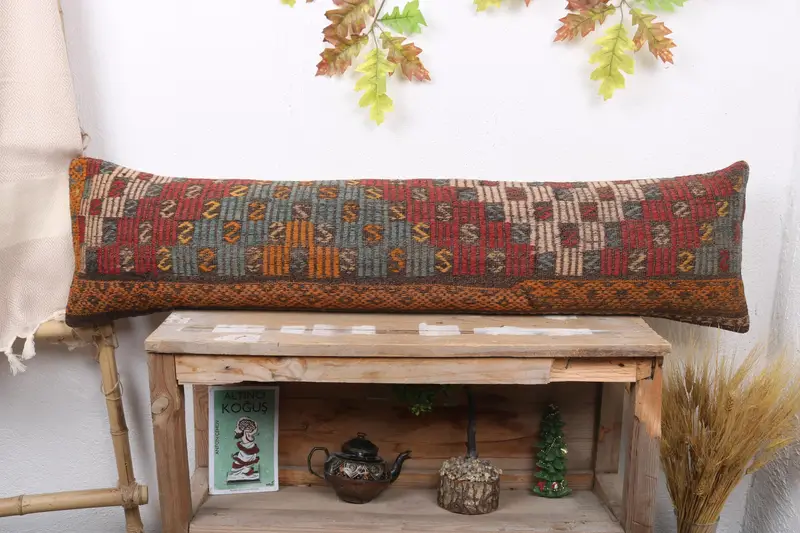 Mavi & Kırmızı Çiçek İşlemeli Kırlent, El Yapımı Vintage Yastık